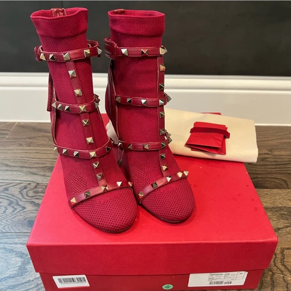Valentino Garavani Rockstud Ankle Boots In Burgundy - Red - Garnet